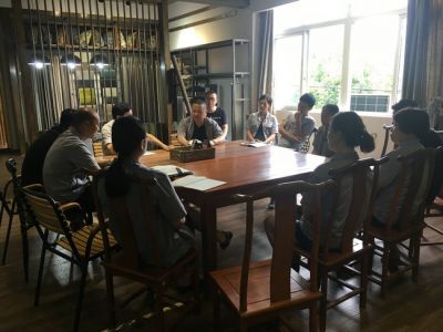 每周一三五早晨公司例會(huì )
